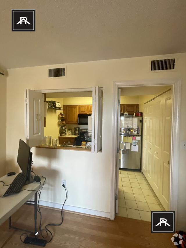 Building Photo - 2 bedroom in Brighton MA 02135 Unit 505 Rental