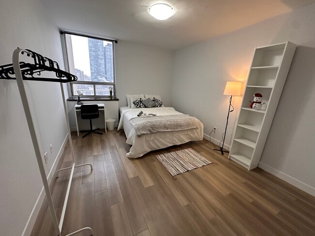 Building Photo - 100 Wellesley St E Unit 100 Wellesley St