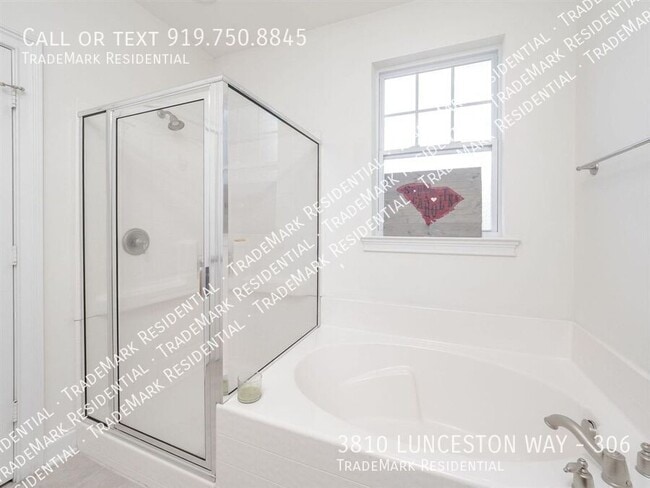 Photo - 3810 Lunceston Way