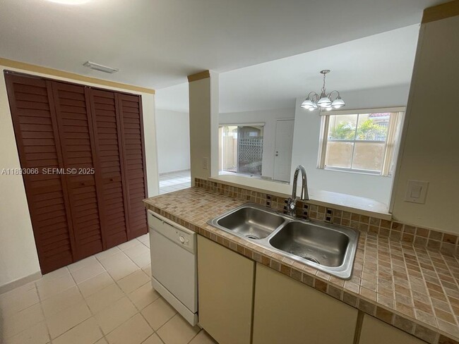 Photo - 370 NW 85th Ct