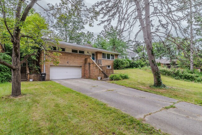 Photo - 1035 Newport Rd