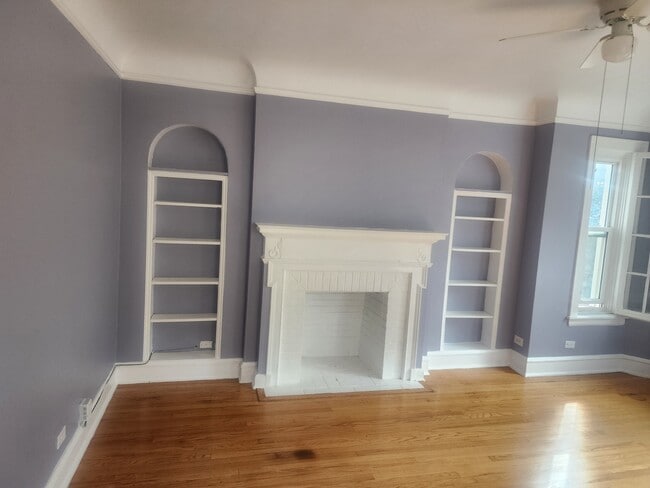 Building Photo - 4842 Elm St Unit 3