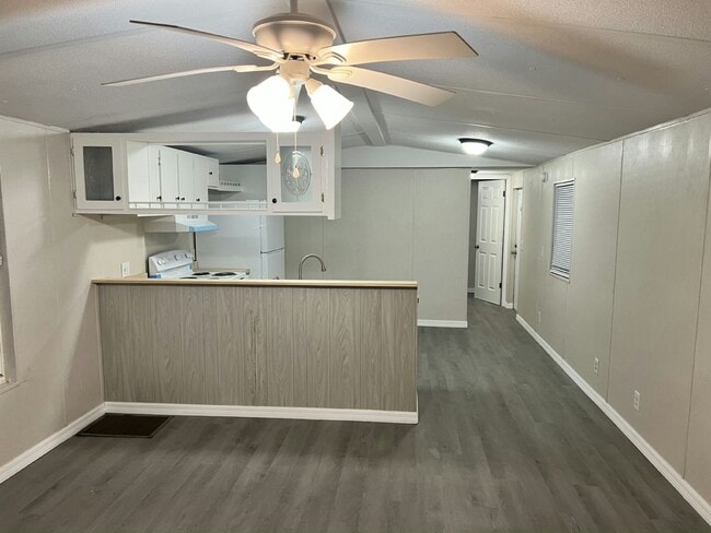 Photo - 71A Tower Manor Cir E