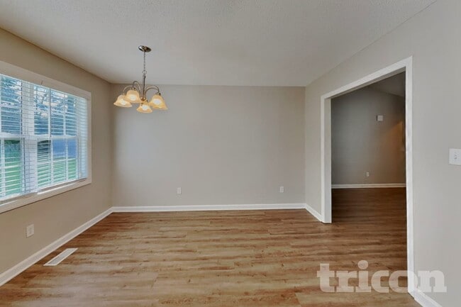 2112 McKinnon Dr