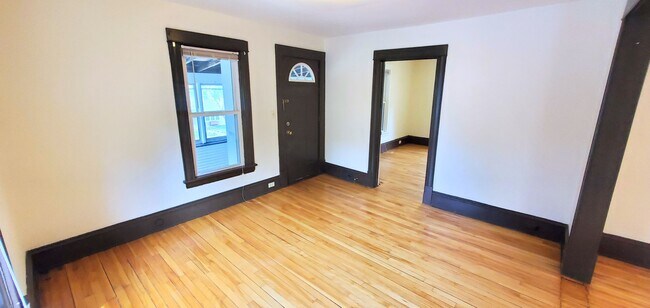 Photo - Great 2 Bedroom Unit in Northeast! -- Heat... Unidad 2309