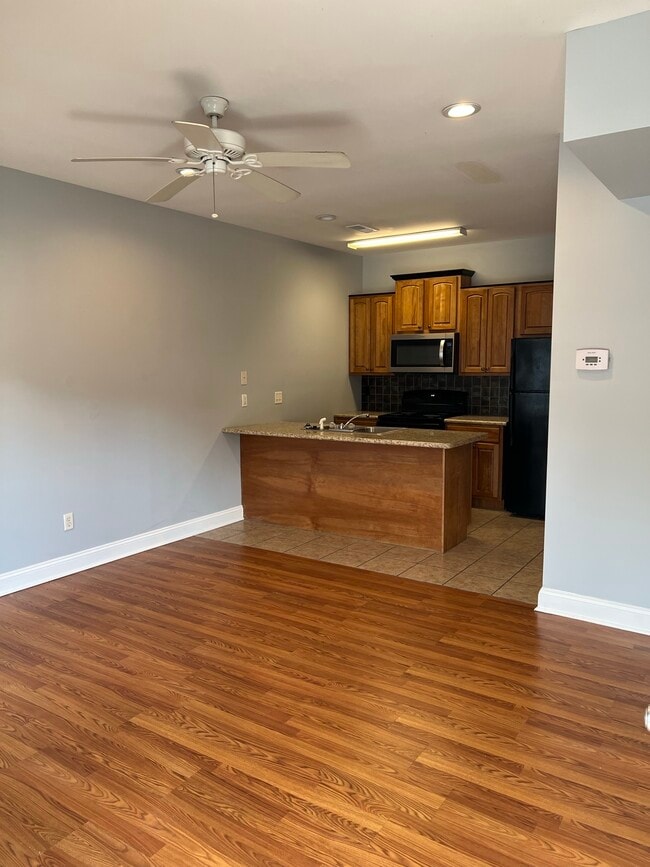 Photo - Easy Street Community