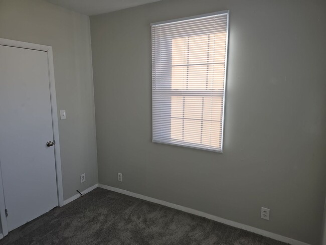 Photo - 1506 W 10th St