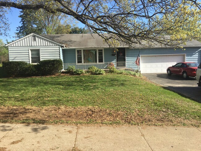 Photo - 310 W 17th St