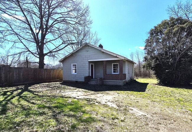 Building Photo - Updated Two Bedroom House for Rent in Anderson SC!