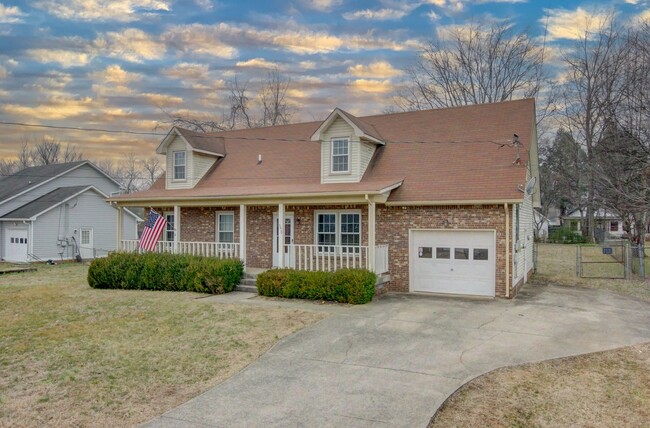 Fresh and Clean 4 bed Near Ft Campbell and... - Fresh and Clean 4 bed Near Ft Campbell and... House