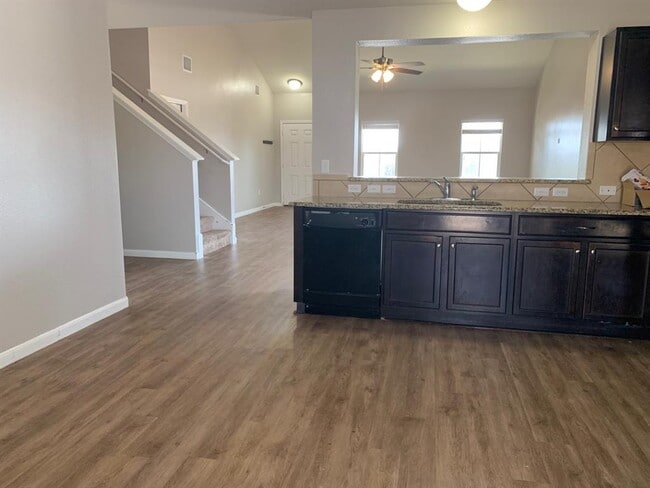 Photo - 384 Discovery