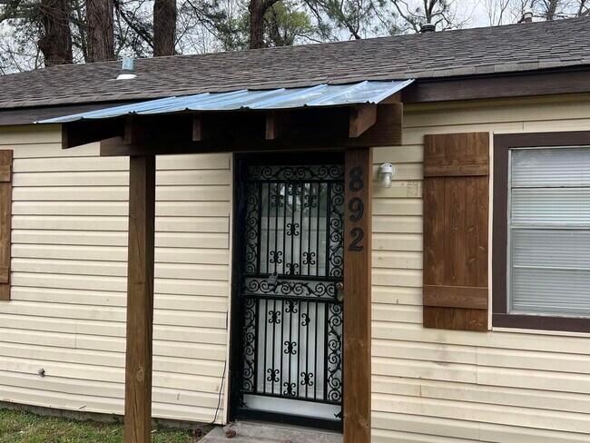 Photo - 892 Restbrook Ave