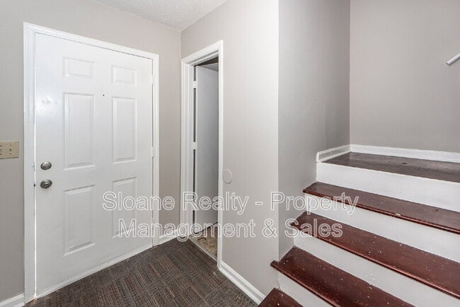 Photo - 4726 Linfield Ln