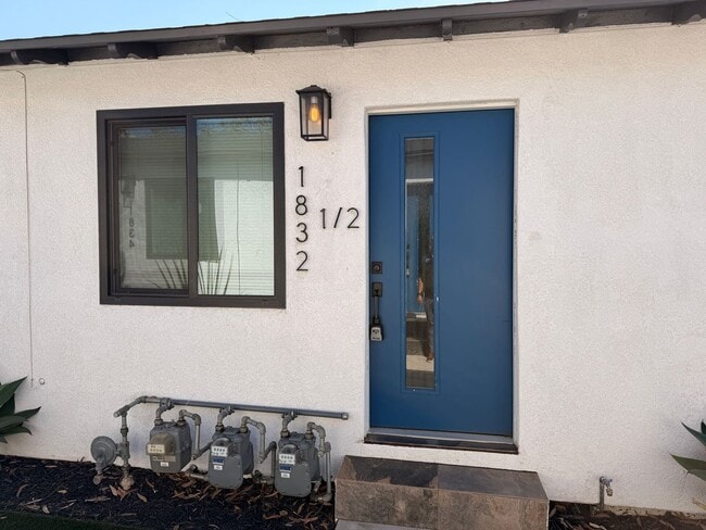 Building Photo - 1830-36 Newton Ave Unit 1832 1/2 Newton Ave.