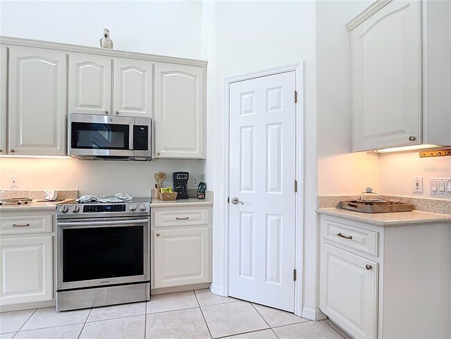 Photo - 613 Boundary Blvd