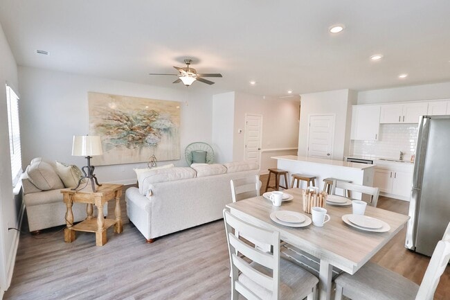 Photo - 568 Gov Treutlen Cir