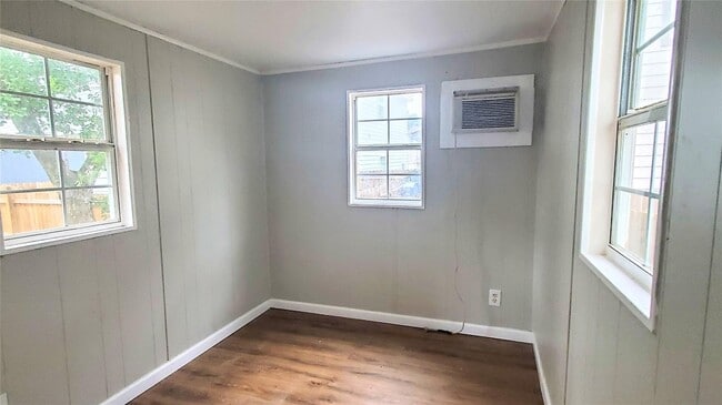 Photo - 16705 Meadowcroft St