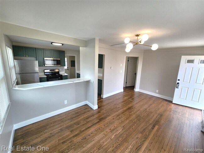 Photo - 628 E Jarvis Ave