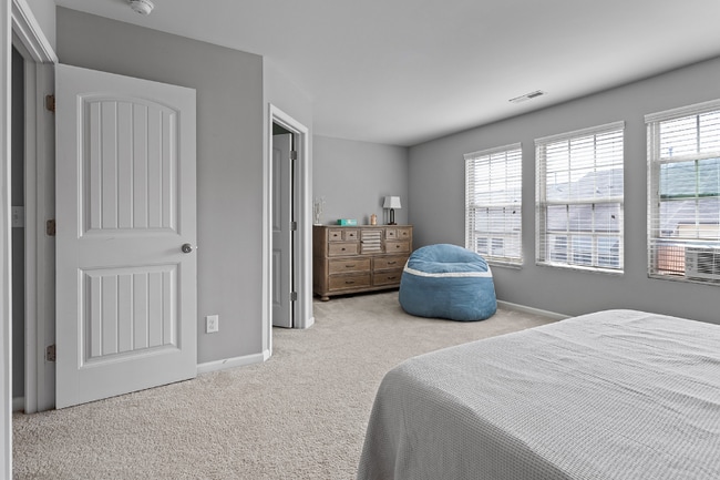 Photo - 525 Timpson Ave