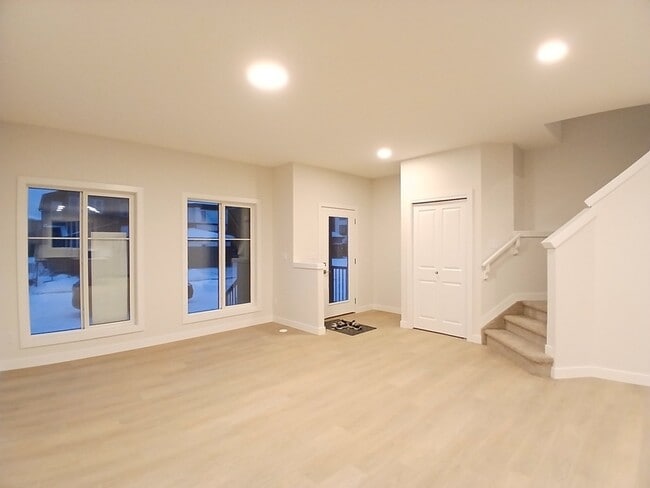 Photo - 3347-3169 169 St. SW