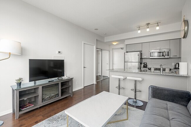 Photo - 889 Bay St. Unit ID1345805P