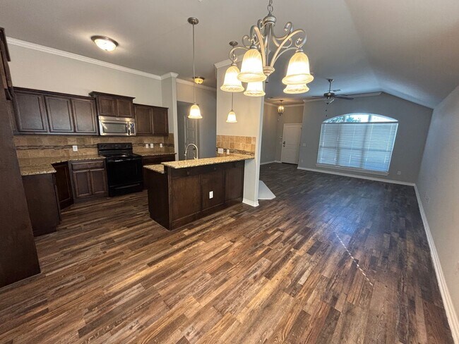 Photo - 520 Sperry Dr