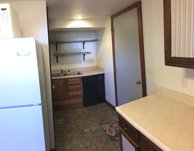 Photo - Two blocks from campus Utilities included