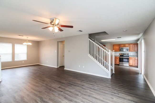 Photo - 320 Capricorn St