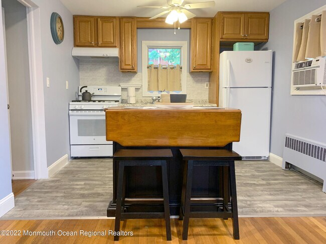 515 Monmouth Ave Unit REAR