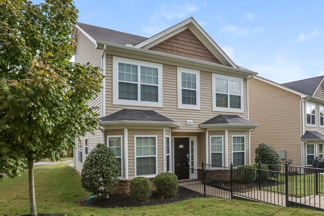 Photo - 1428 Sprucedale Dr