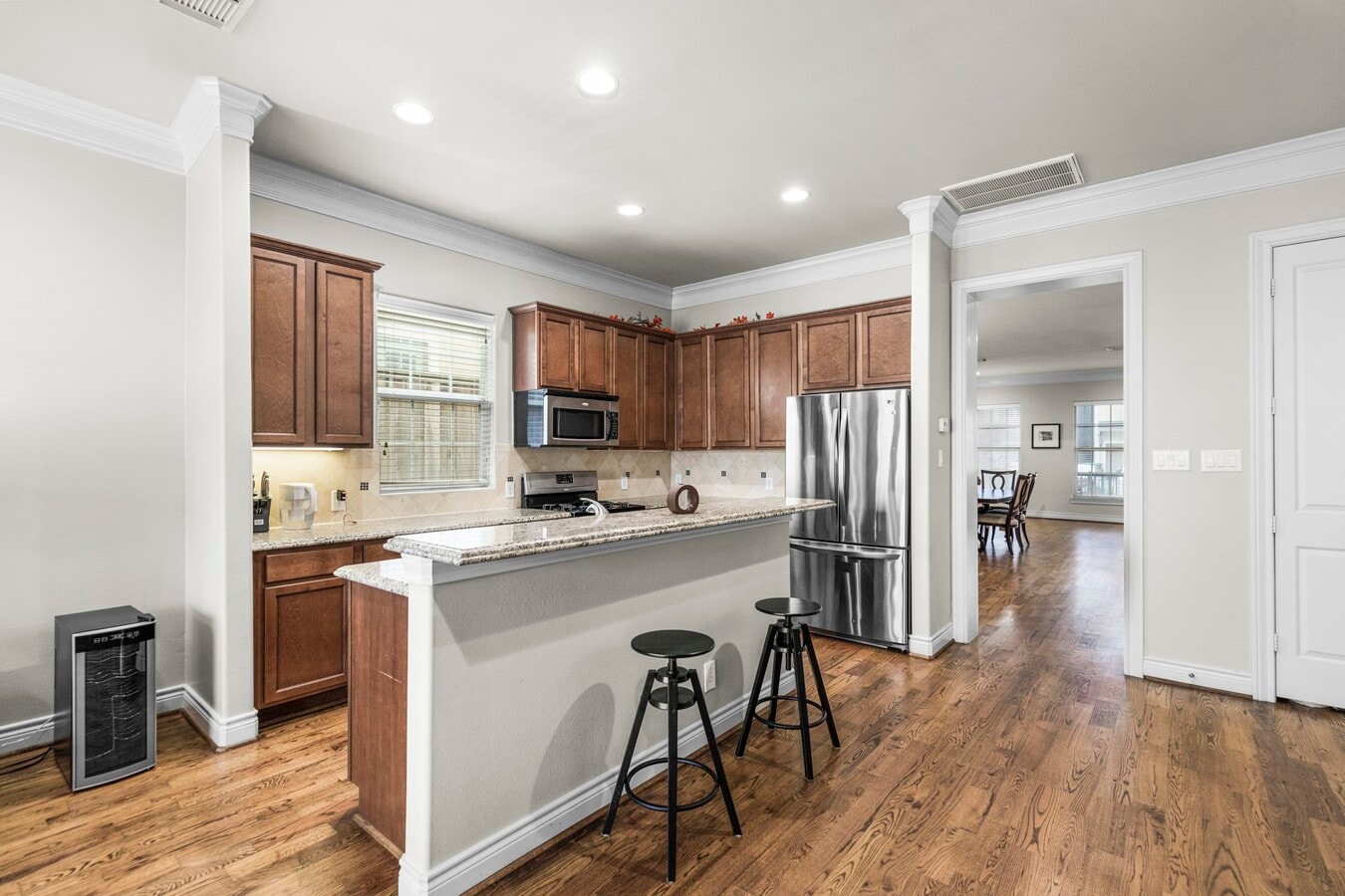 Photo - 821 W 26th St