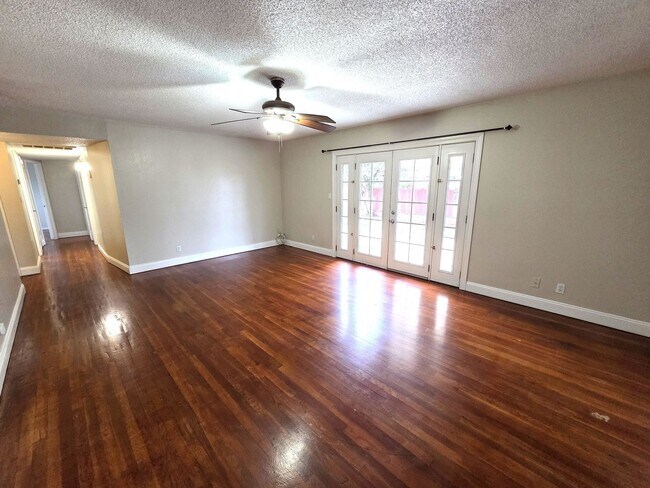 Photo - Charming 3 Bedroom 2 Bath Home