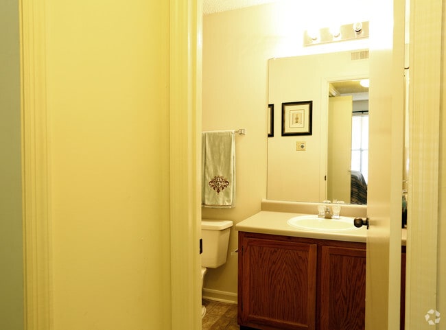 Baño - The Meadows Apartments