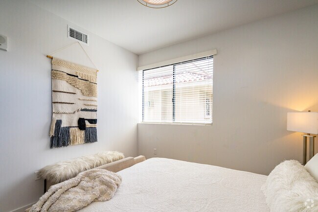 1BR, 1BA - 513 SQFT