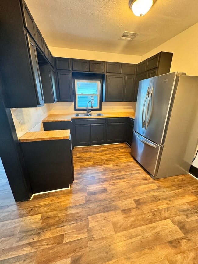 Photo - 3 bedroom newly remodeled