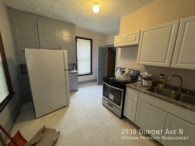 2938 Dupont Ave N