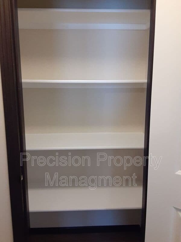 Photo - 581 225th St