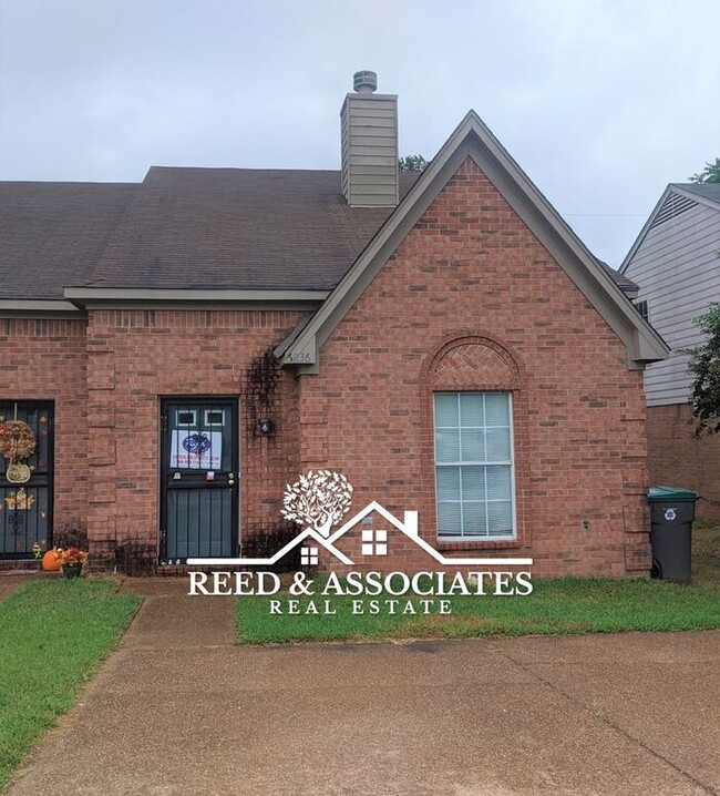 Spacious Townhome Located in Quiet Cove! - Spacious Townhome Located in Quiet Cove!