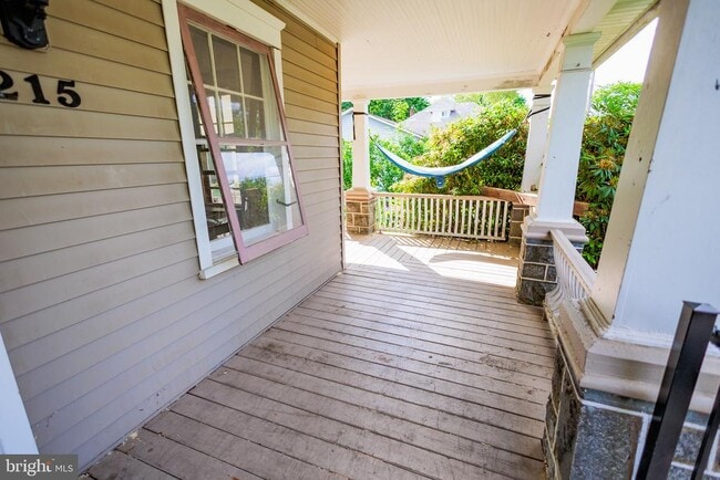 Photo - 215 Laurel Ave