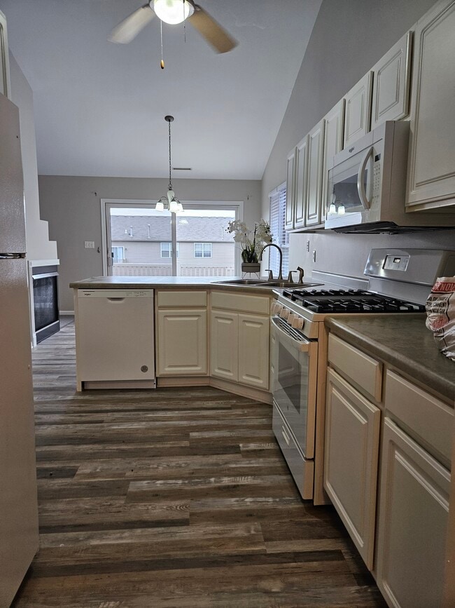 Photo - 1102 Lakewood Ct Unit 1102