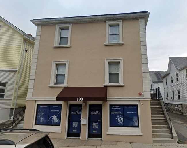 Building Photo - 190 Main St Unit 4 Rental