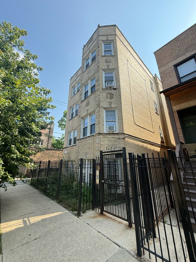 Building Photo - 2141 N Spaulding Ave Unit 2E