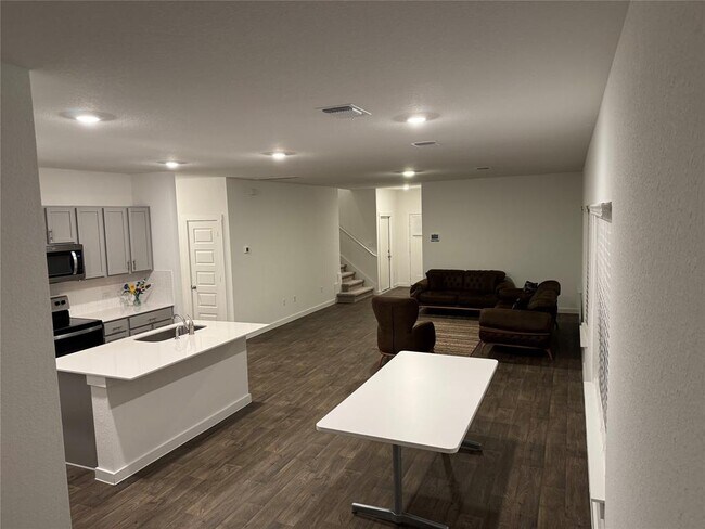 Photo - 204 James River Dr