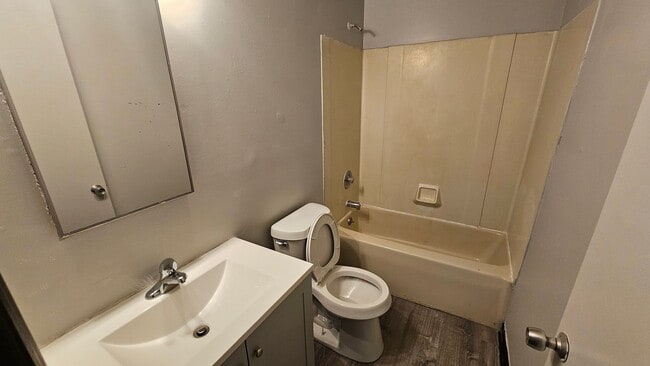 Photo - 118-118.5-1185 Wood St Unit 118 Wood St