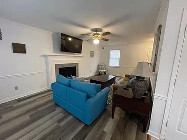 3 Crescent Ln