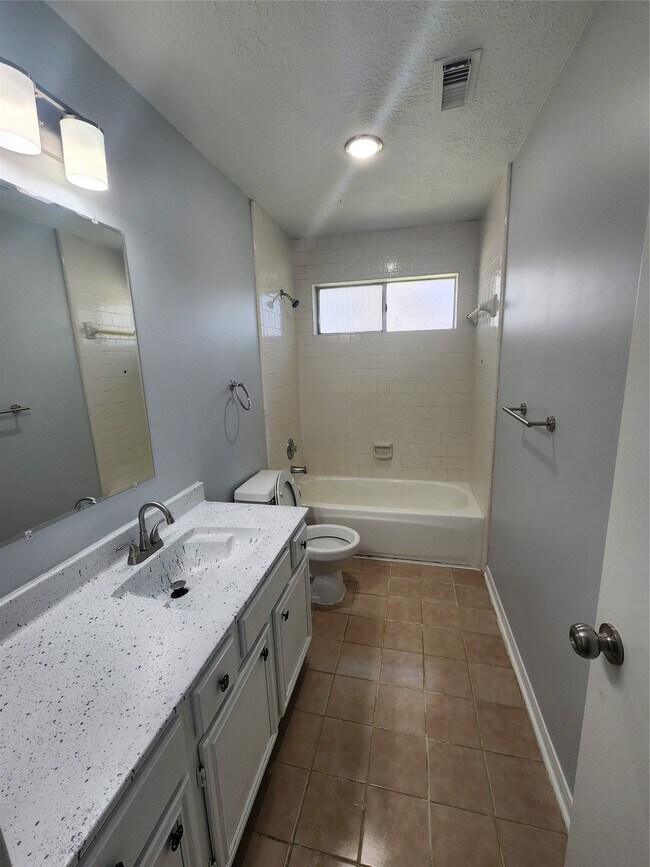 Building Photo - 5507 Clarkston Ln