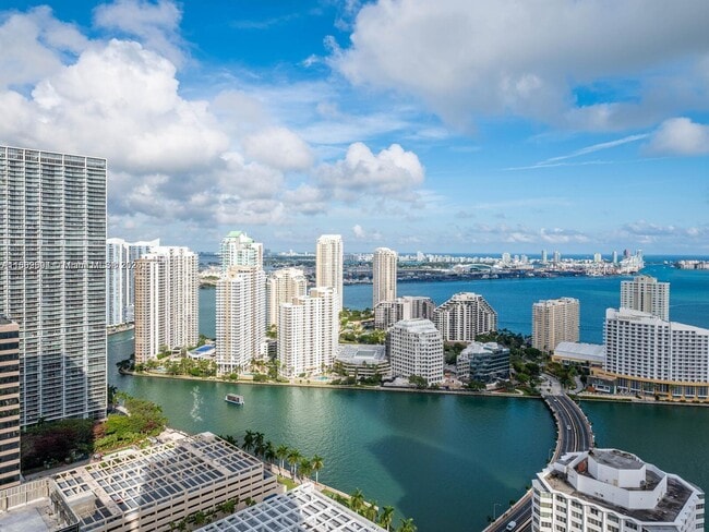 Building Photo - 950 Brickell Bay Dr Unit 4104 Rental