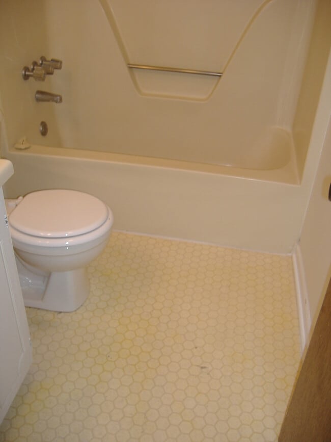 Photo - 619 Johns Creek Rd