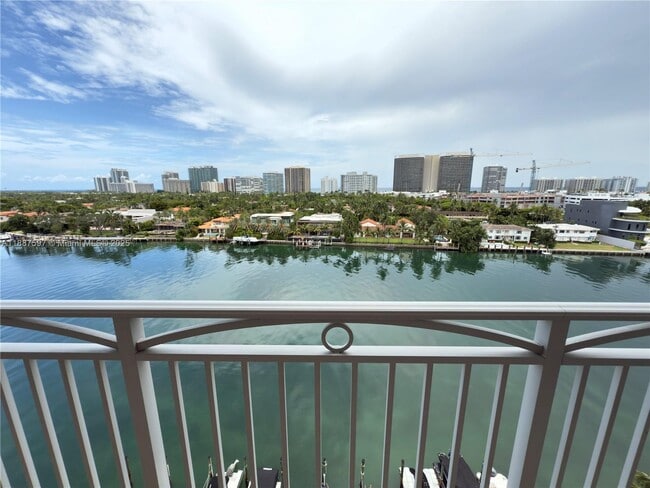Building Photo - 9751 E Bay Harbor Dr Unit 9C