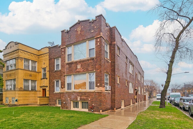 Building Photo - 3222 W Grace St Unit 1E